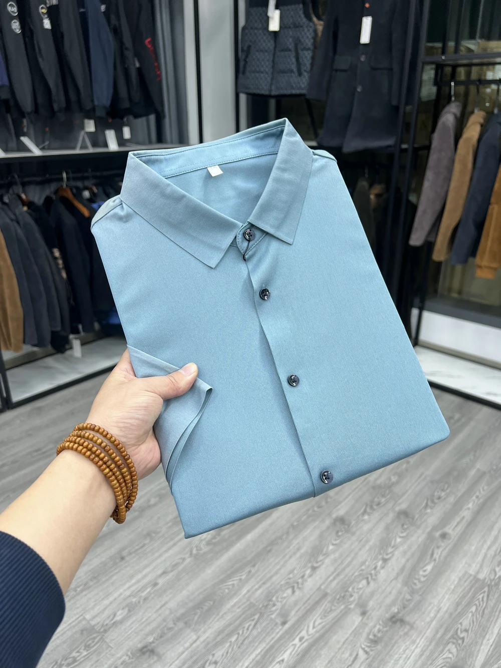 

Soft Seamless Short Sleeve Knitted Shirt Smooth Breathable Elastic Casual Style Men's Shirt Half Sleeve Smooth Fabric Polyest...