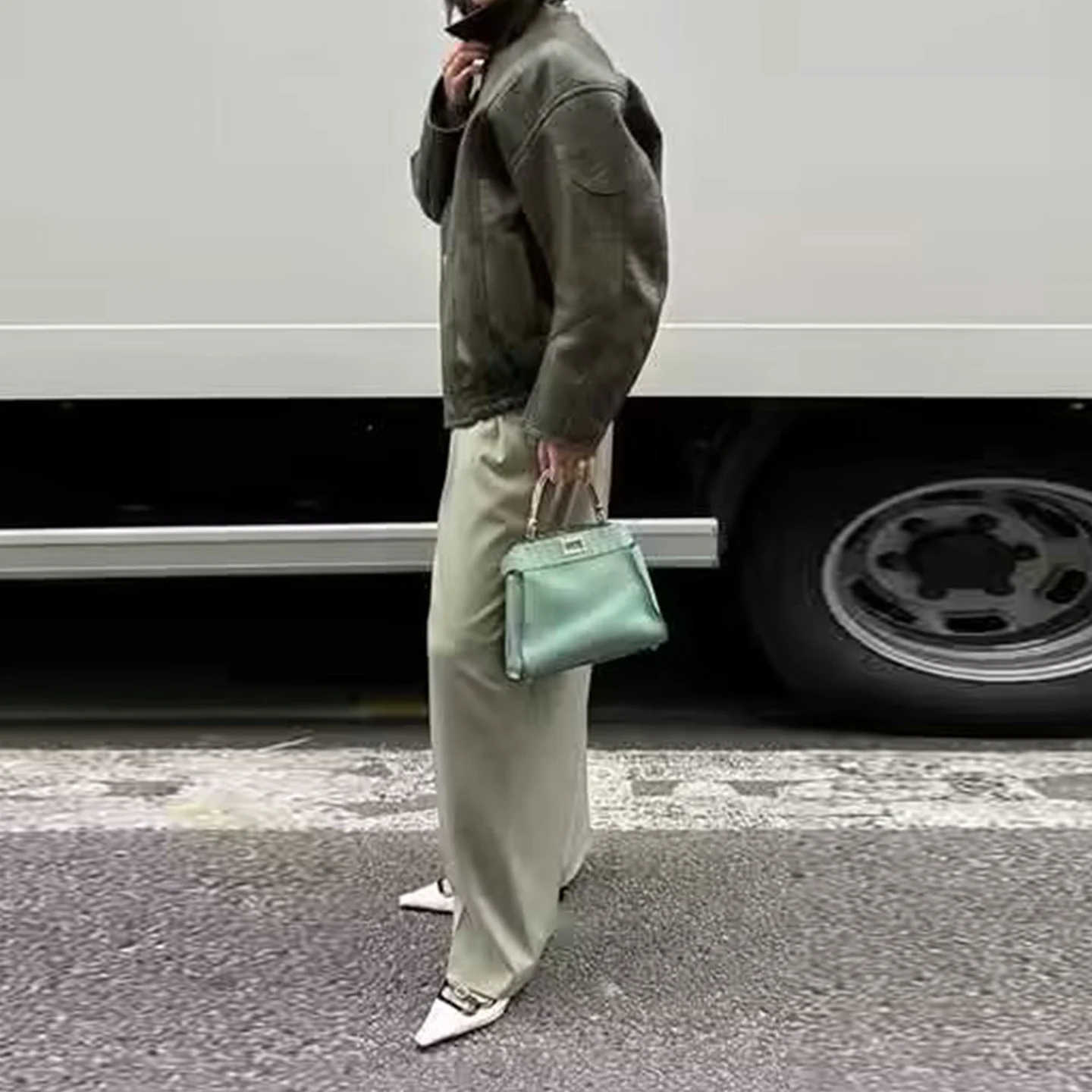 Giacca in pelle da donna autunno 2025, casual, alla moda, retrò, ampia, stile celebrità di Internet, per il tempo libero e il pendolarismo