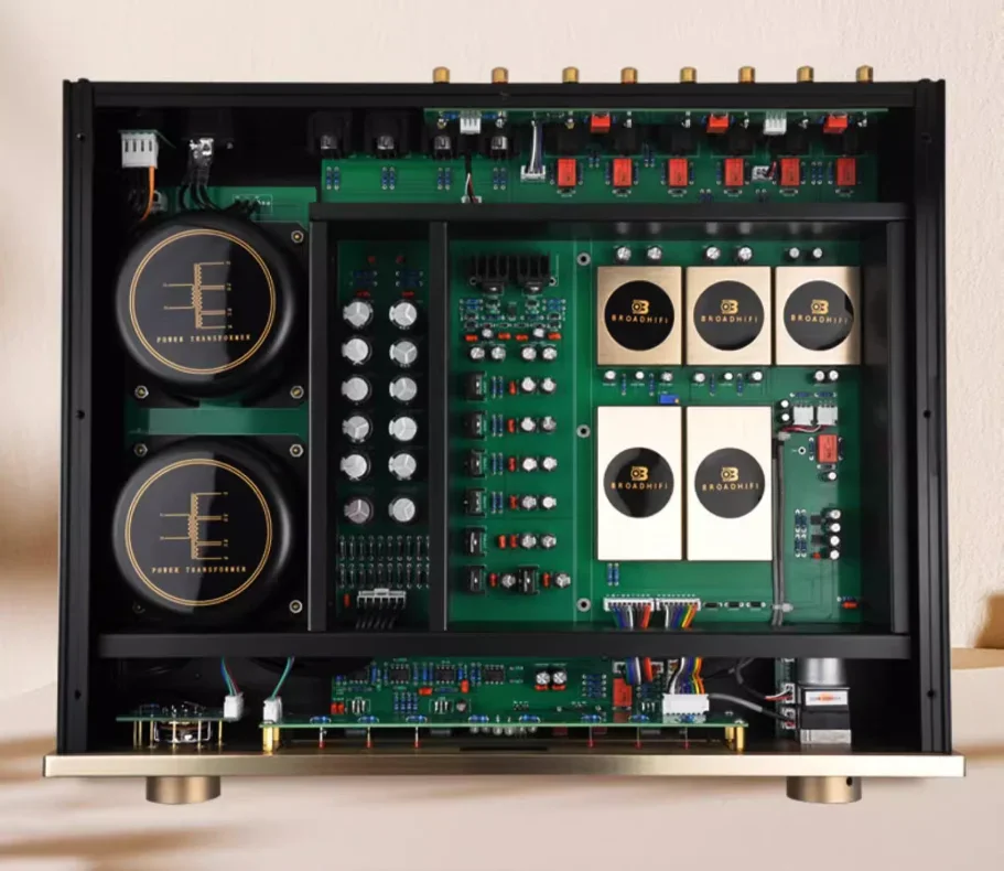 Reference Accuphase C-2000 high-end fully balanced Class A pure front-end HiFi amplifier with remote control