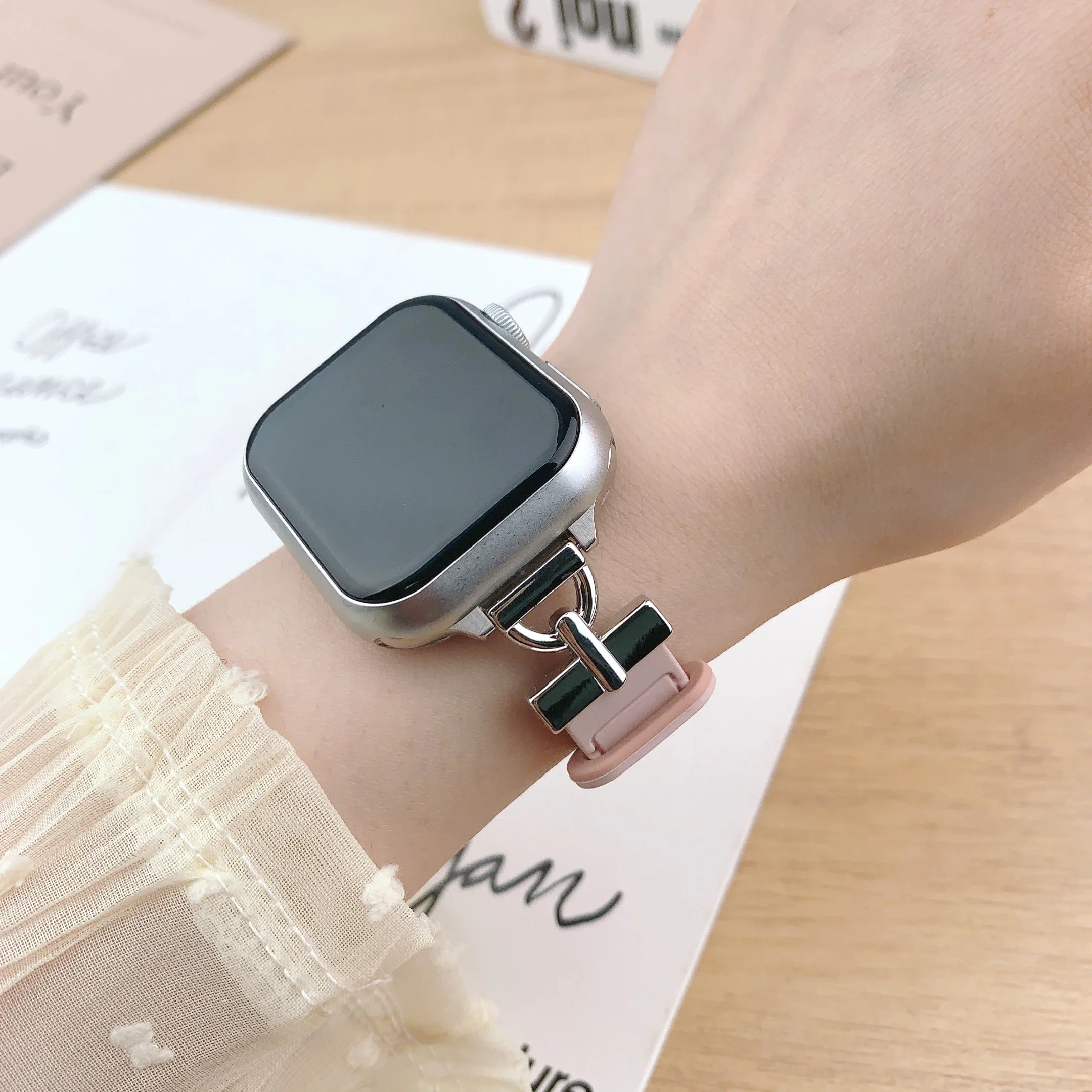 Cinturino magnetico da donna con cinturino in silicone sottile per Apple Watch S10 42/46mm 41mm 45 cinturini sottili 44mm 40mm 38 braccialetto iWatch SE 9 8 7 6