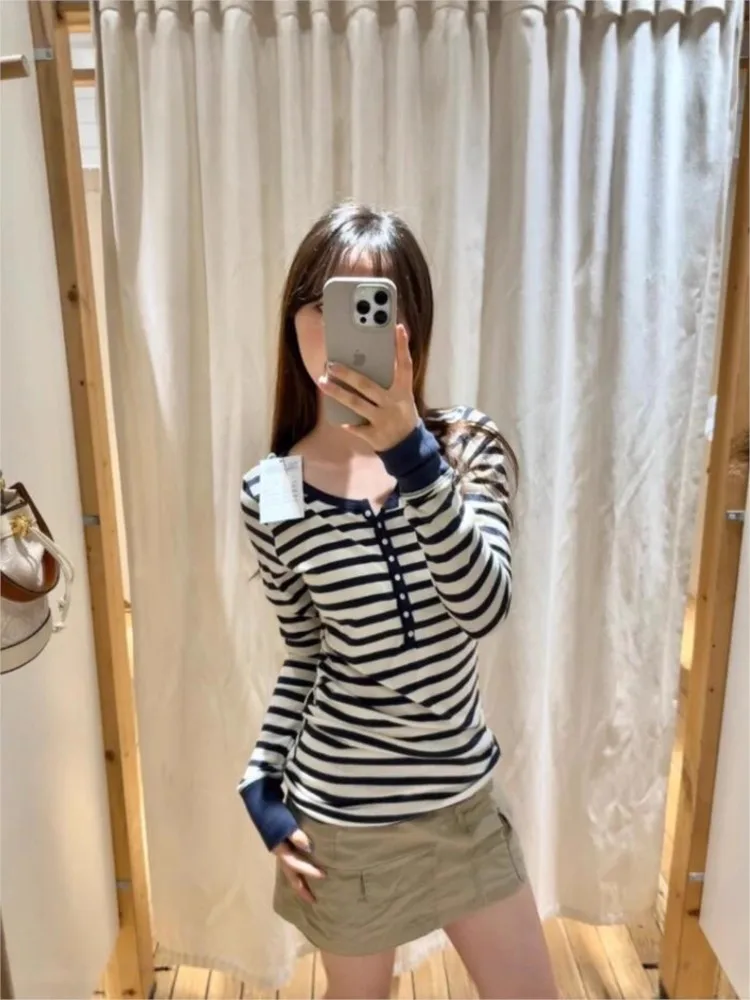 青白ストライプTシャツ レディース ボタン付き Oネック コットン スリム パッチワーク 長袖Tシャツ 可愛い キュート プレッピースタイル Tシャツ Y2Kトップス 新作