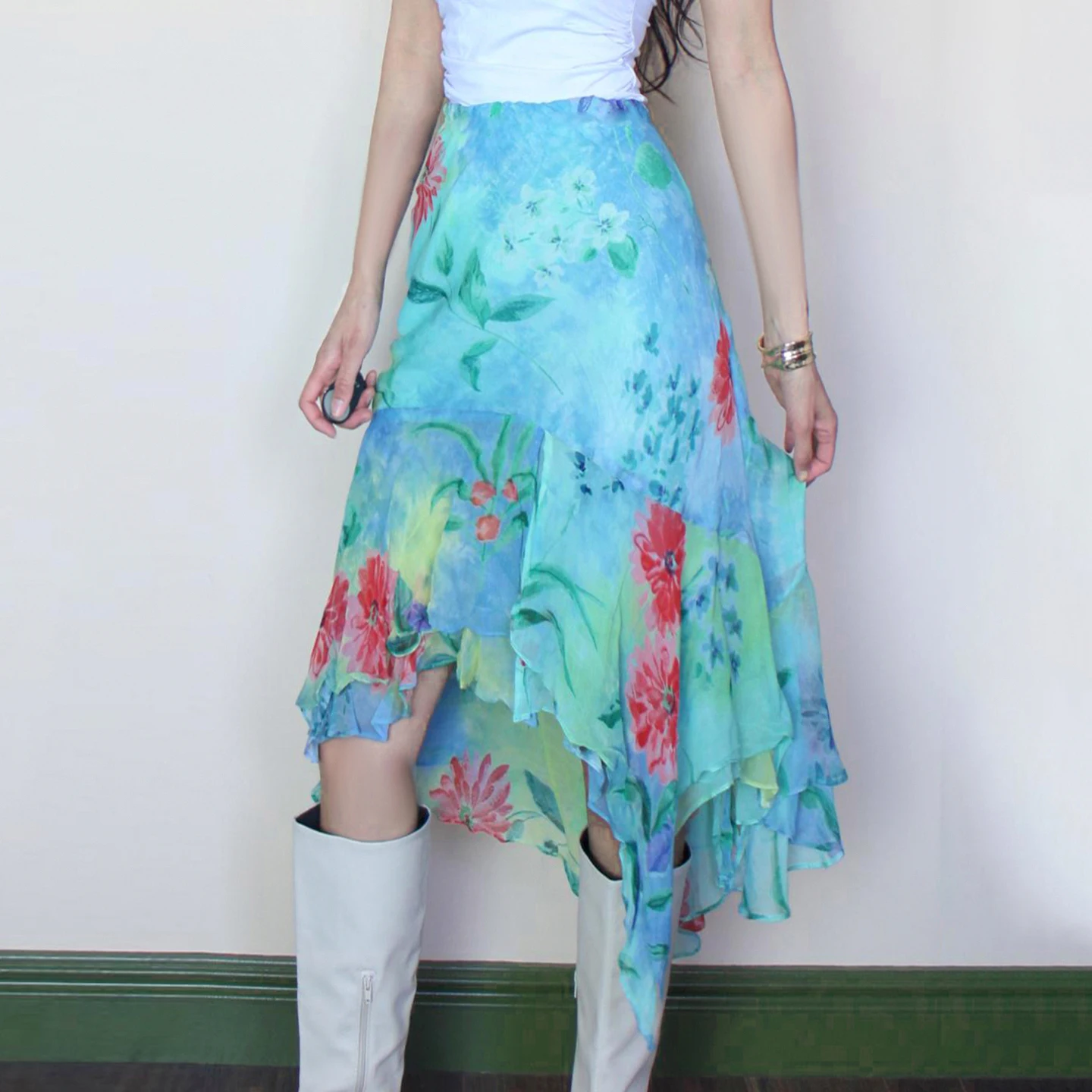 

Новая летняя женская юбка SUCHCUTE с цветочным принтом, асимметричная, А-силуэт, для пляжа, в стиле Y2K, уличная мода, универсальная, для повседневных образов