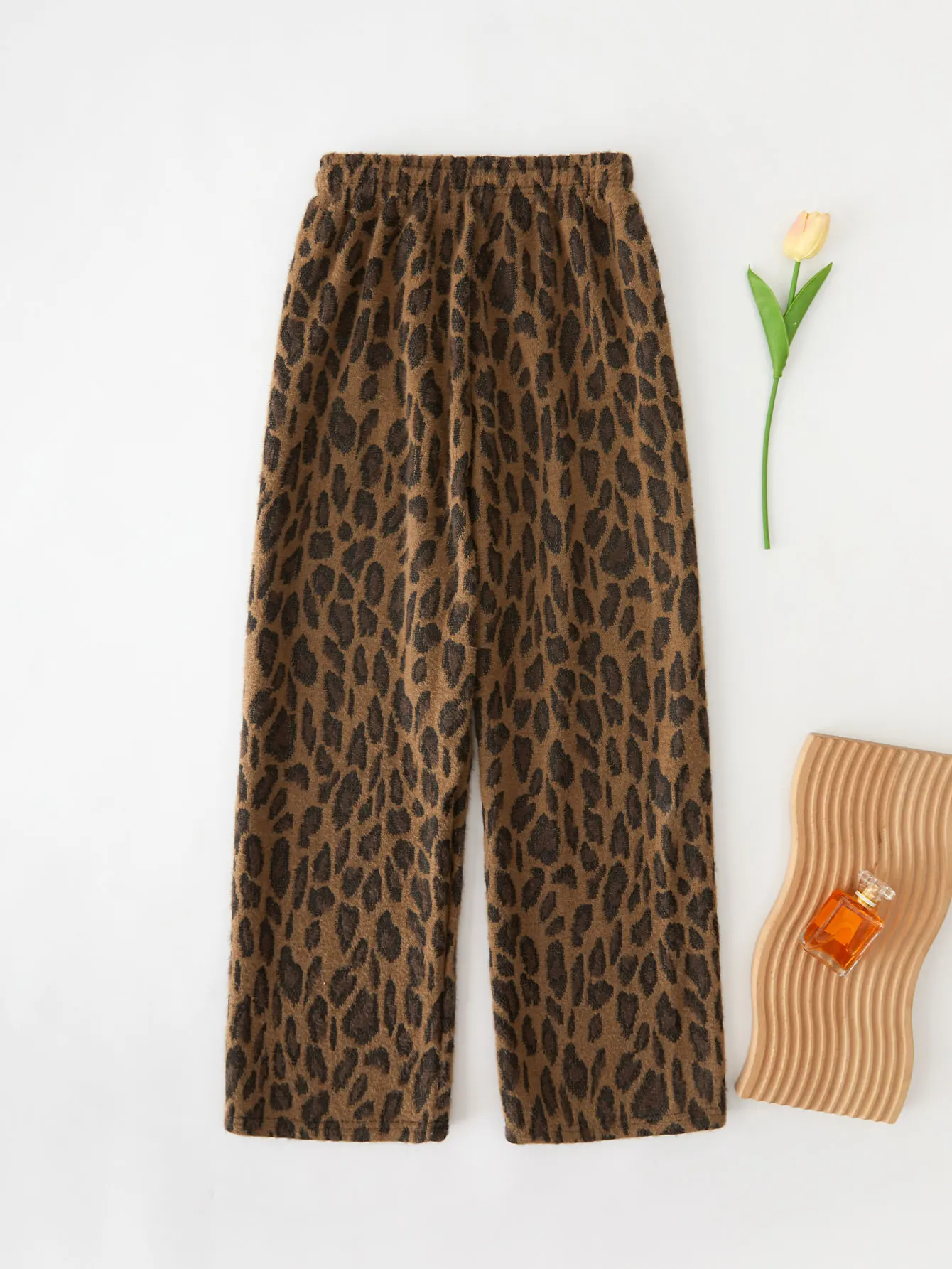 レオパード柄の女性用カジュアルパンツ、冬にふわふわで暖かい、ファッショナブルで多用途なズボン