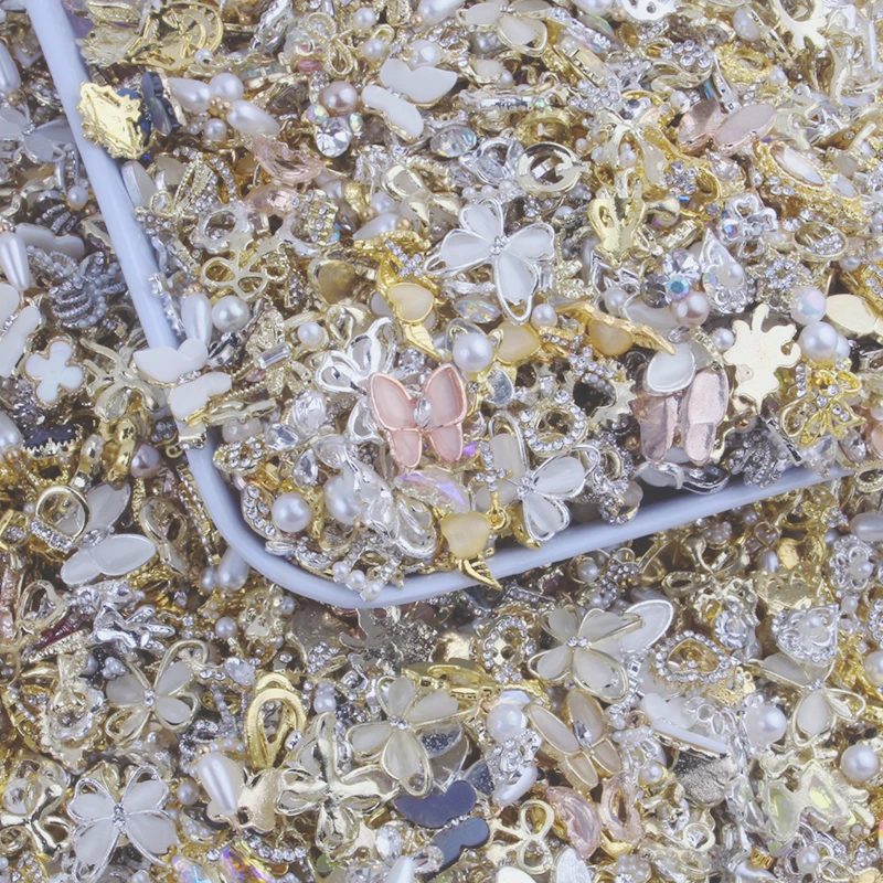 50 sztuk losowe luksusowe Nail Art dynda Charms cyrkon diamenty Hollow dynda Piercing biżuteria wisiorek serce z kokardą Tassel Charms