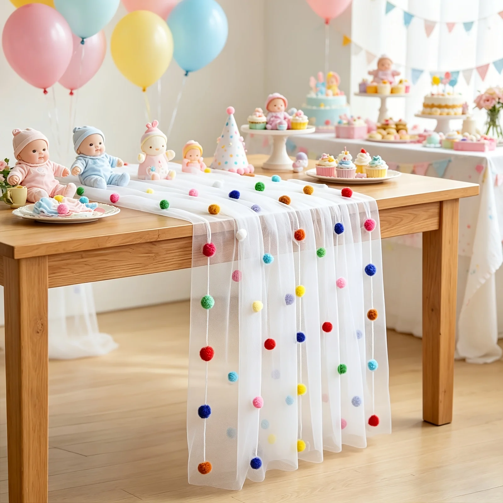 Niedliche Party-Tischdecke mit 3D-Samt-Pompons & Konfetti-Tüll-Läufer. Farbiges gepunktetes Netzgewebe. Regenbogen-Dekoration für Geburtstage ﻿ ﻿ – Detail 7