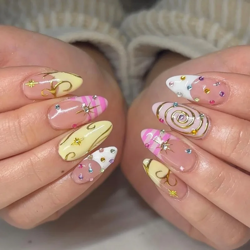 24PCS Yellow French Press on False Nails Golden Swirl Sweet Cool Pink Stripes Almond Fake Nails Colorful Rhinestone Gyaru Nails