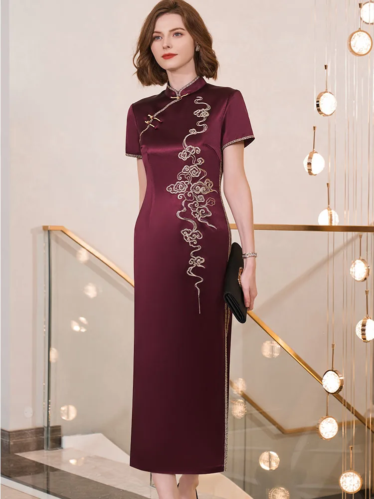 2024 Chinese traditional cheongsam dress banquet long low slit skirt exquisite embroidered satin skirt  cheongsam dress