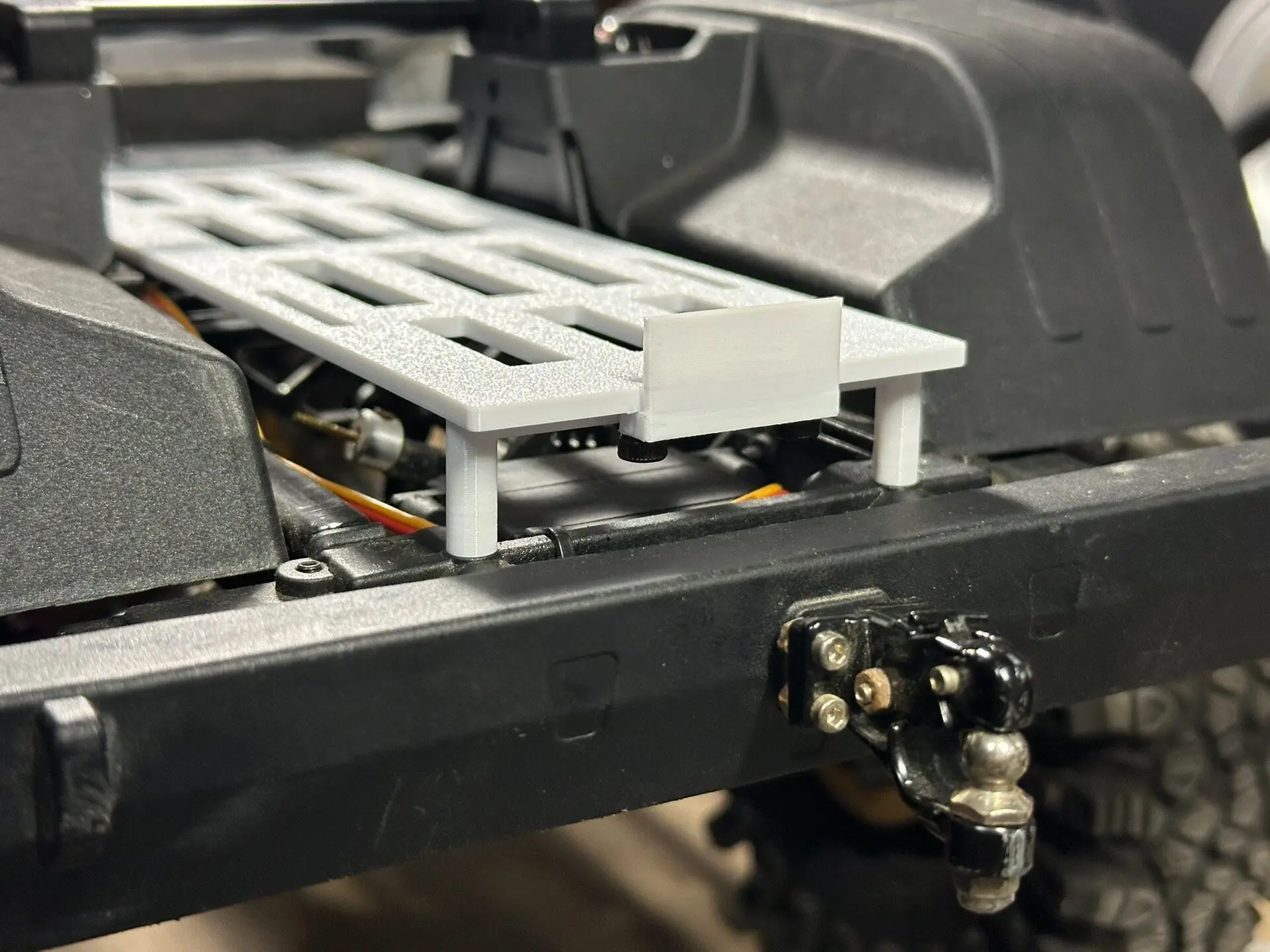 RC Crawler Upgrade Parts Custom Extended Rear Battery Compartment For 1/8 Crossrc EMO X2 Big Lion Non‑Destructive Installation