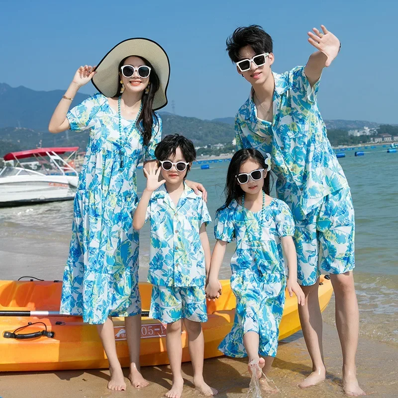 

Family Matching BeachOutfits Sets Vacation Korea Style Mom Baby Daughter Dress Clothes Dad and Boy Kids Shirts Shorts Two Piece