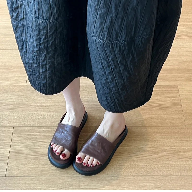 Französische Retro-Sandalen mit offenem Zehenbereich für Damen, bequem, leicht, luxuriös, Sommer, flach, weiche Sohle, dicke Plateau-Hausschuhe