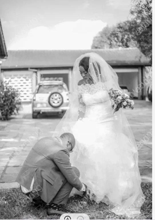 カスタマイズされた魅力的なオフショルダーアフリカ人魚長袖ウェディングドレス Vestido デ Casamento ティアードチュールブライダルドレス