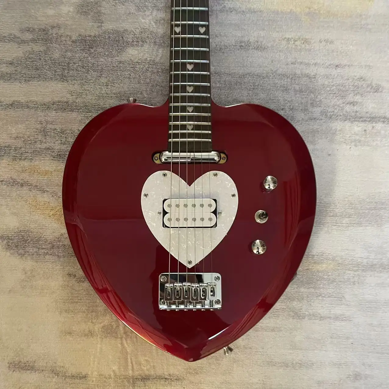 Electric Guitar 6-Chord Heart Shaped Electric Guitar, Metal Red Body, Factory Photo, Available in Stock, Order to Ship, In Stock