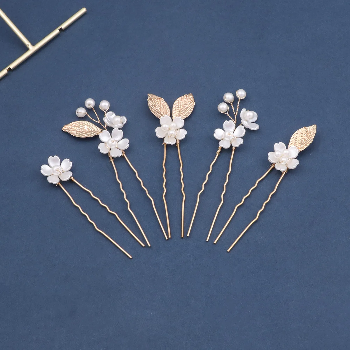 U Shaped Hair Sticks White Flower Designs Gold Color Alloy Leaf Pearls Hair Clips Bride Wedding Hair Jewelry Bridal Headdress