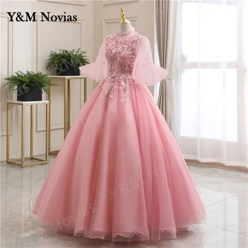 Y & m novias quinceanera vestidos rosa alta pescoço mangas alargadas rendas apliques bordados vestidos de baile plus size de 15 anos