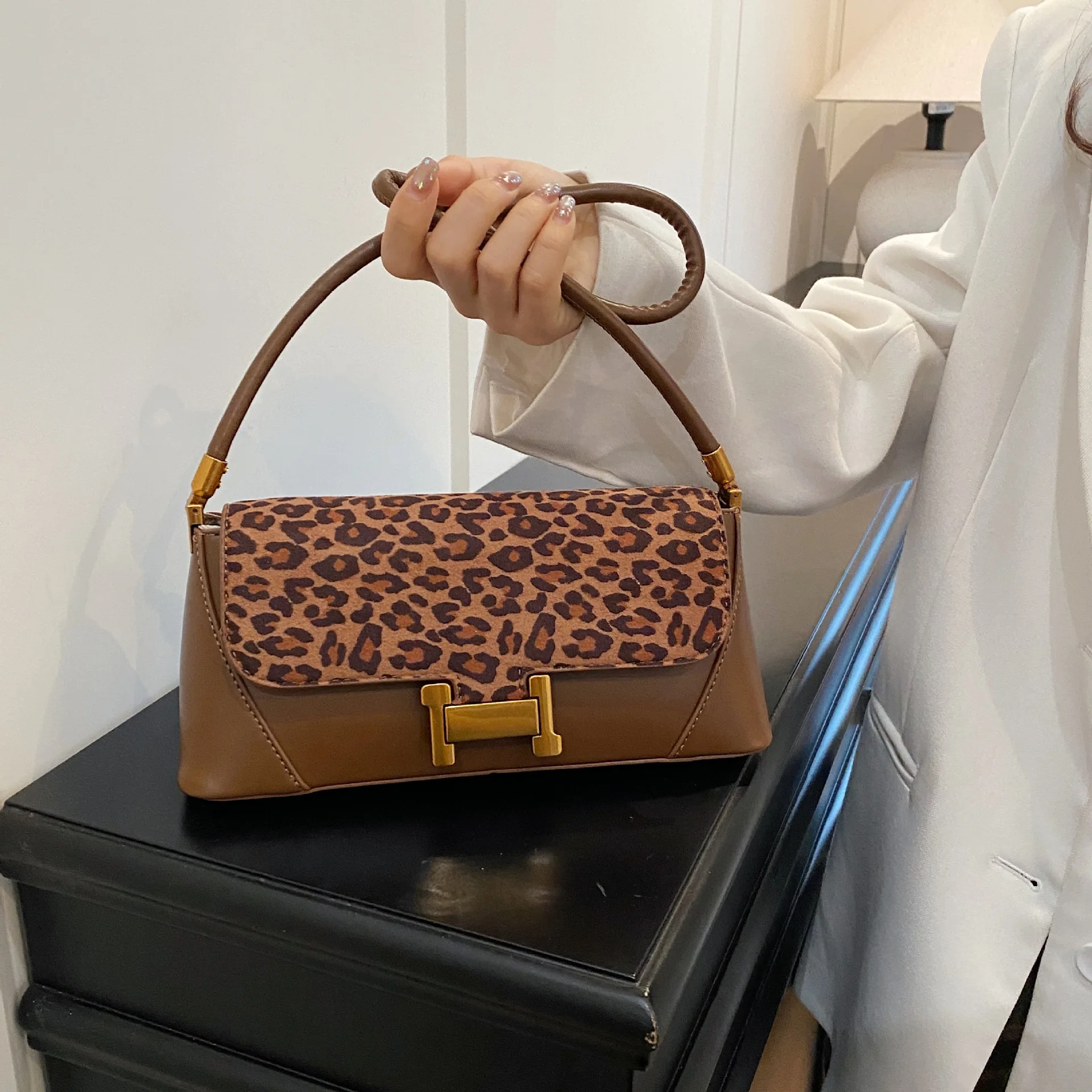 

Леопардовая сумка подмышки 2025 года, модная женская сумка с верхней ручкой, универсальная пригородная сумка, минималистичная сумка «день-ночь», текстурированная