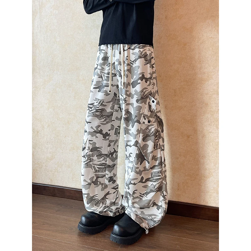 

Men's Camouflage Cargo Pants White Camo Wide Leg Baggy Trousers Streetwear Casual Loose Pants with Pockets Hip Hop Style