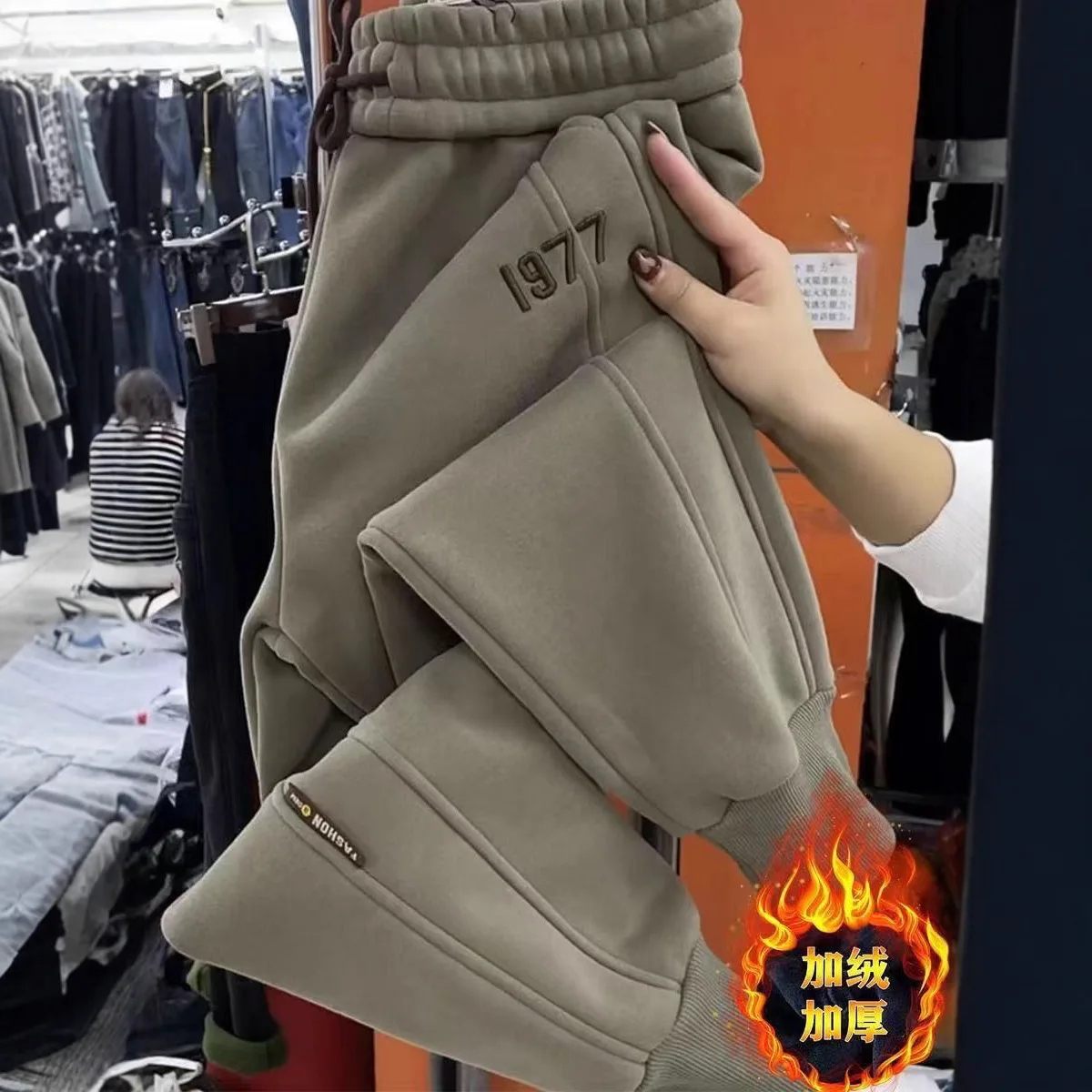 

Thick-fabric Padded Wide-leg Casual Pants That Slim The Figure and Are Versatile for Petite Ladies with Drawstring Harem Style.