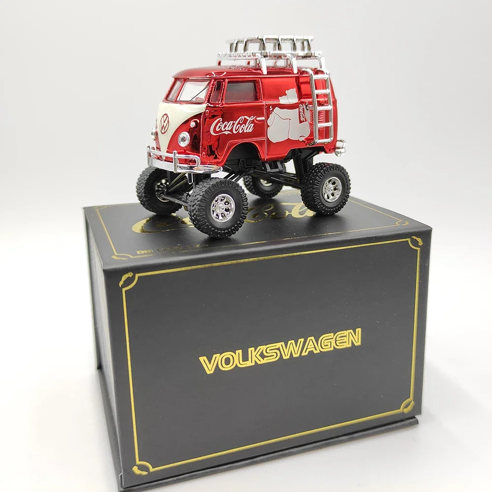 Diecast 1:64 Scale Coca-Cola Volkswagen Vintage Limited Edition Polar Bear Travel Bus Alloy Large Tire Car Model Collectible