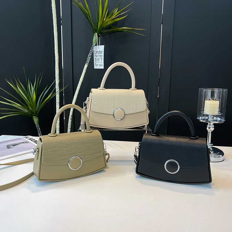 

Elegant Premium Leather Shoulder Bag For Ladies - Classic Messenger Bag From Luxury Brand Famous Designer