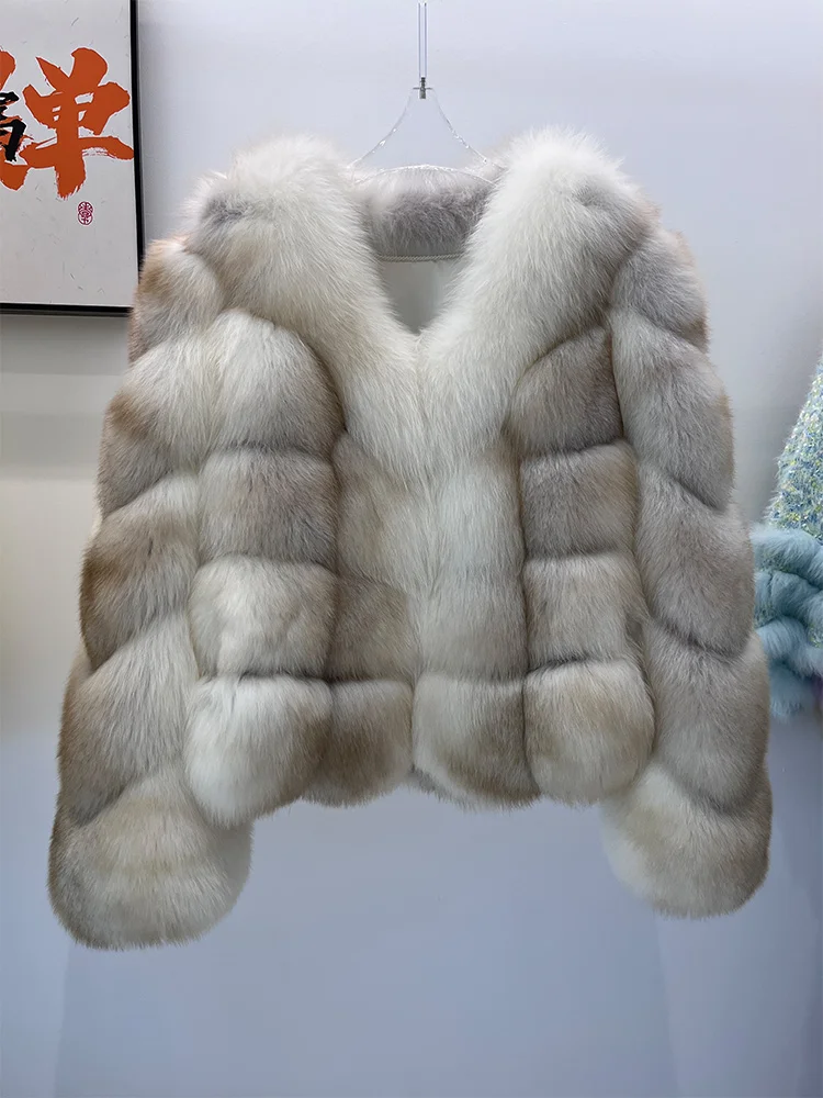 معطف شتوي لعام 2025 من فرو الثعلب الحقيقي للنساء ملابس بيضاء جديدة من الجلد والفراء معاطف طبيعية وسترات عصرية