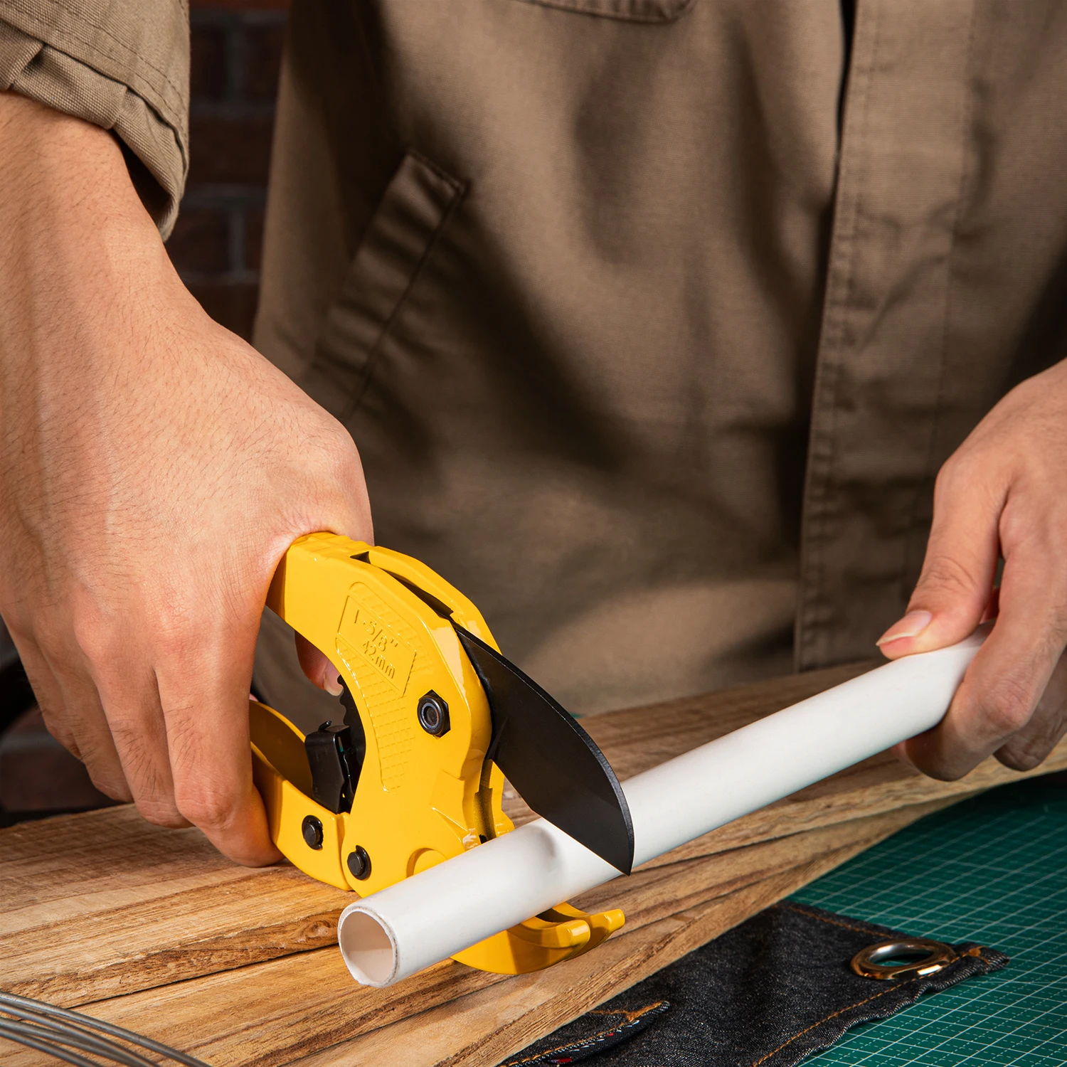 Deli 42mm Teflon Coated Pipe Cutter: High-Precision Cutting Tool with Sharp Blade, Durable Design, Ideal for PVC, PEX, PP