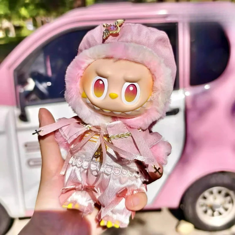 

Модный тренд для/ткани, виниловая кукла Labubu, одежда Labubu V1v2v3, подвеска, может быть розовой одеждой, костюм, изысканная шляпа