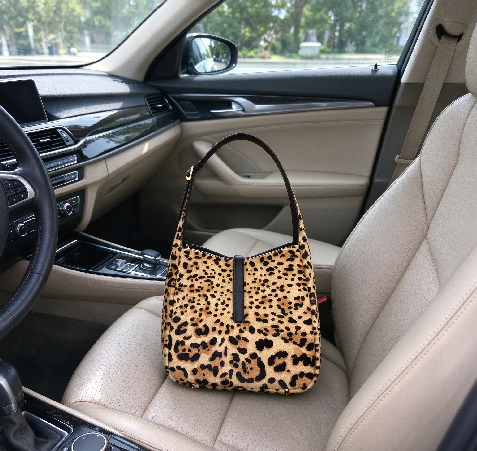 Designer Style Ladies Handbag Classic Retro Outline PU Leather Convertible Shoulder Crossbody Purse Wear‑Resistant Spacious Handbag Fashion Accessory For Work Shopping Social Event