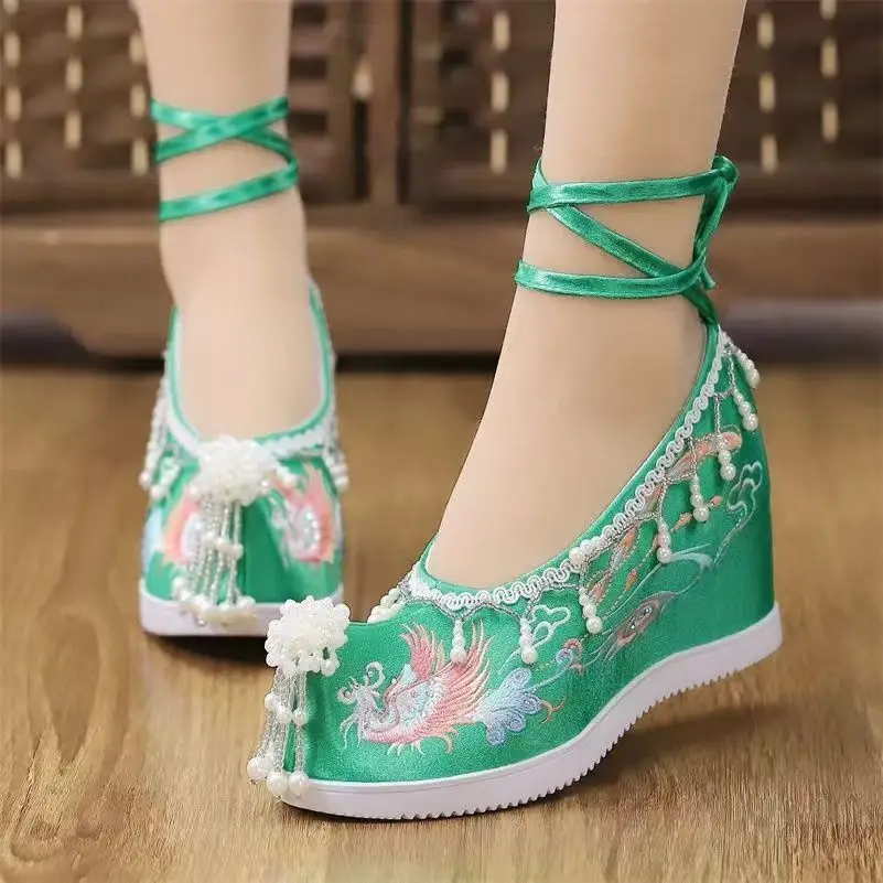2026 New Women Increased Internal Embroidered Shoe Ethnic Style Thick Sole Shallow Cocked Shoe Toe String Bead Tassel Hanfu Shoe