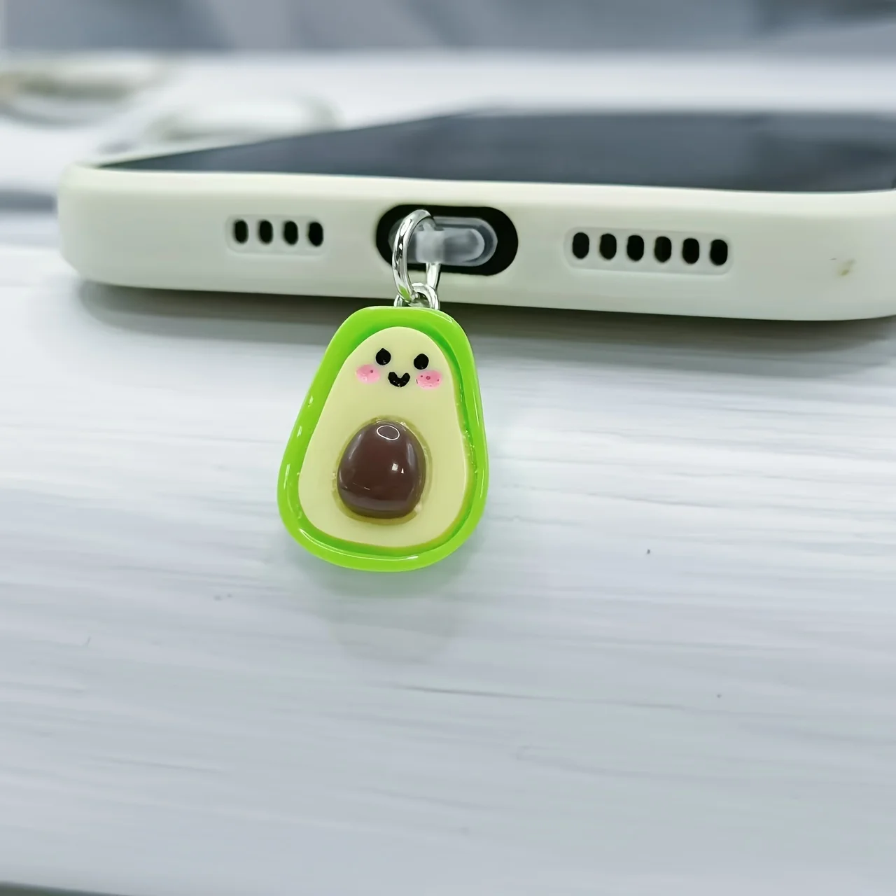 قطعة واحدة من ملحقات هاتف نصف الأفوكادو من الفاكهة الاصطناعية، قابس غبار هاتف الأفوكادو الاصطناعي مناسب لواجهة Iphone/Type-C