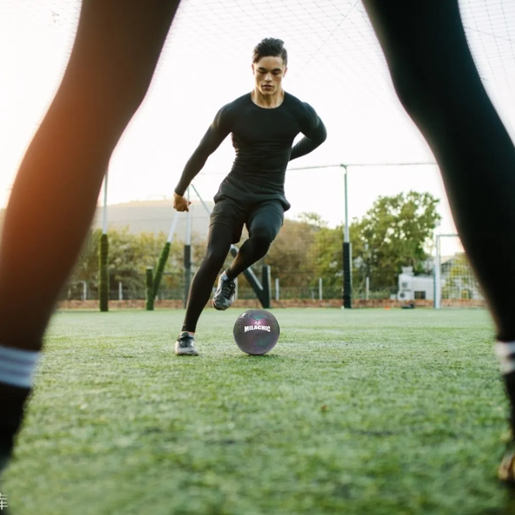 Im Dunkeln leuchtender Fußball, leuchtende Fußbälle, holografischer leuchtender Fußball, Outdoor-Spielzeug, Kamera-Blitz, reflektierender Croma-Ball