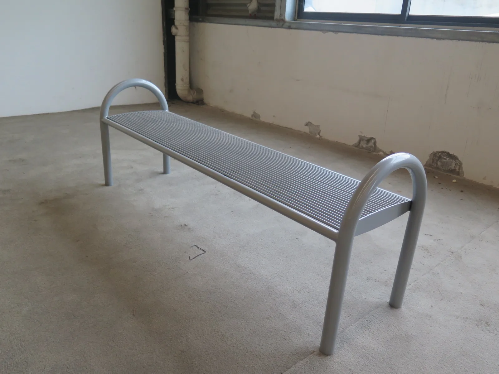 Commercial Weather Resistant Backless Park Bench U Shaped Steel Frame Slat Seat Outdoor Waiting Long Bench for Public Space