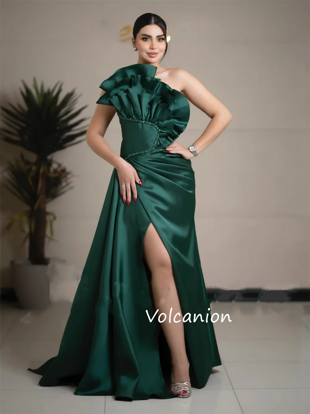 Abiti lunghi senza spalline a trapezio eleganti personalizzati con pieghe in charmeuse Occasioni su misura da sera in stile cinese squisito