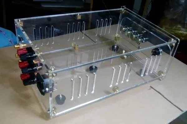 อะคริลิคใสกรณีนับขนาดและรูปแบบอะลูมินัมอัลลอยหม้อน้ำโลหะเครื่องขยายเสียงกรณี