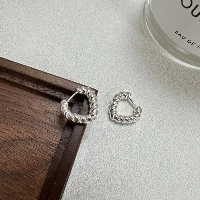 

Fried Dough Twists Heart Ear Buckle S925 Sterling Silver Minority Design INS Style Simple Versatile Fashion Ear Jewelry