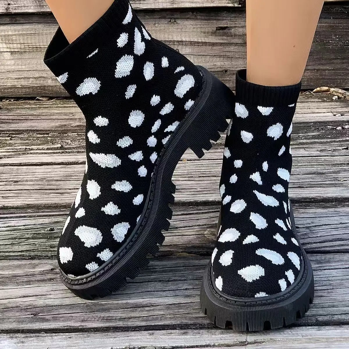 

2026 Large-sized 36-43 Knitted Thick-soled Short Boots For Men Women Fashionable Breathable Mesh Surface Casual Women's Shoes