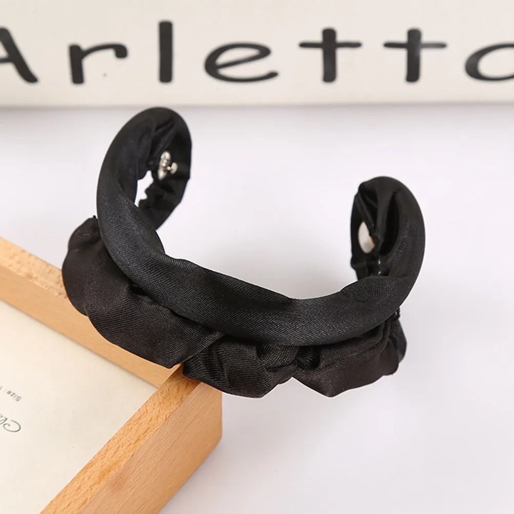 

Hair Bun Maker Donut Styling Tool for All Hair Types Straight Curly Thick Fine Quick 5-Minute DIY Bun Shaper Clip Black