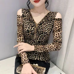 #8029 Spring Summer Leopard T Shirt Women Sexy V-neck Diamonds Off Shoulder T-shirt Long Sleeve Vintage Tight Tee Elastic Mesh