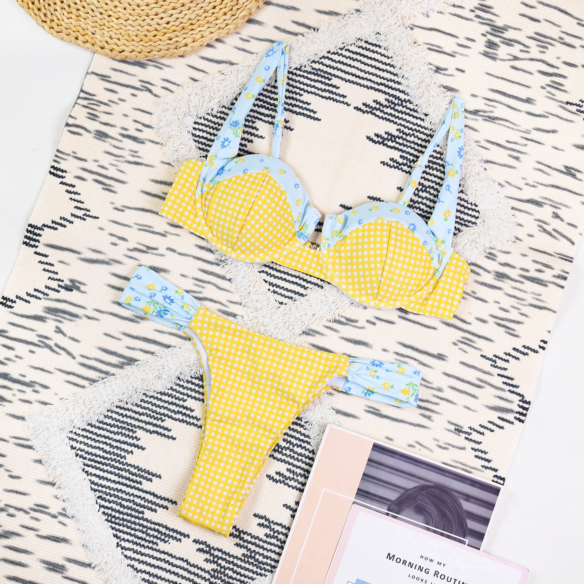 مثير المرأة رفع مايكرو بيكيني مجموعة البرازيلي ثونغ قطعتين ملابس السباحة الشاطئ بدلة السباحة الصيف أزياء ملابس السباحة