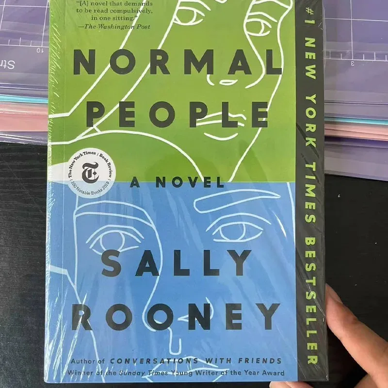 Normalne Ludzie Powieść Sally Rooney w miękkiej oprawie New York Times Bestseller Paperback Book