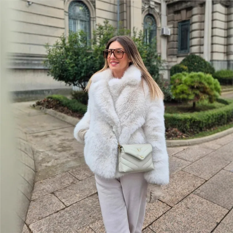 

Модный свободный топ из смешанного меха с круглым вырезом