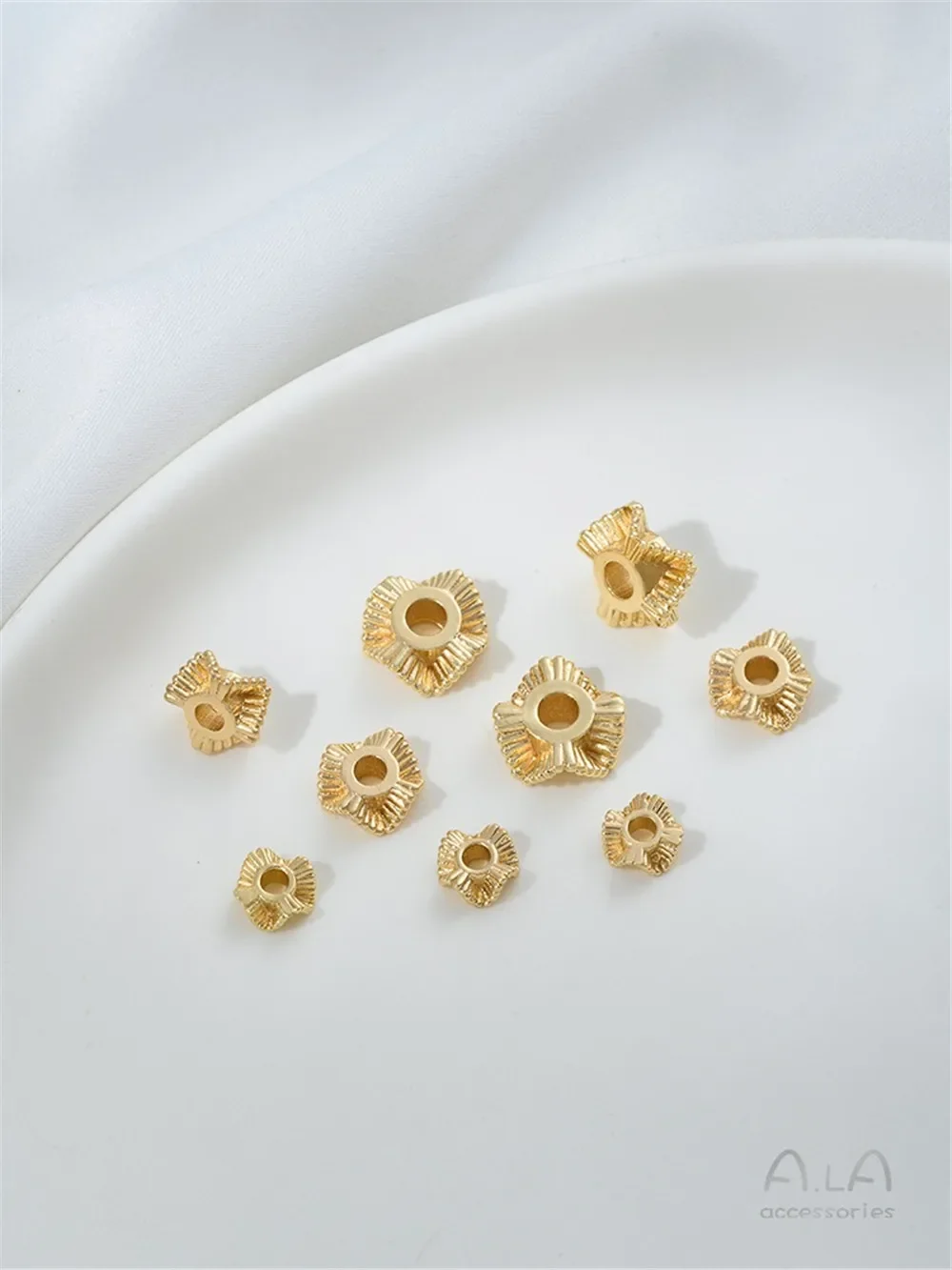 Partición de encaje ondulado plisado envuelto en oro de 14K, accesorios de partición con cuentas hechos a mano, materiales de joyería hechos a mano K009