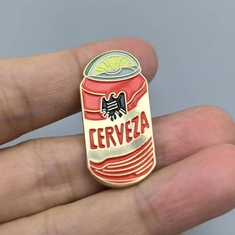 Simpatico aquila Cerveza Spille smaltate Bere birra Spille Distintivi Spille Gioielli di moda Accessori di abbigliamento Regalo di amici