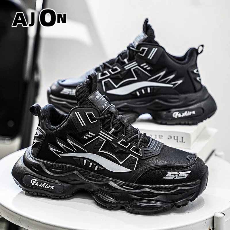 أحذية رياضية سوداء للرجال 2025 منصة جديدة للربيع والخريف للرجال زيادة الترفيه عالية الجودة قابلة للتنفس أحذية جوكر توري المد