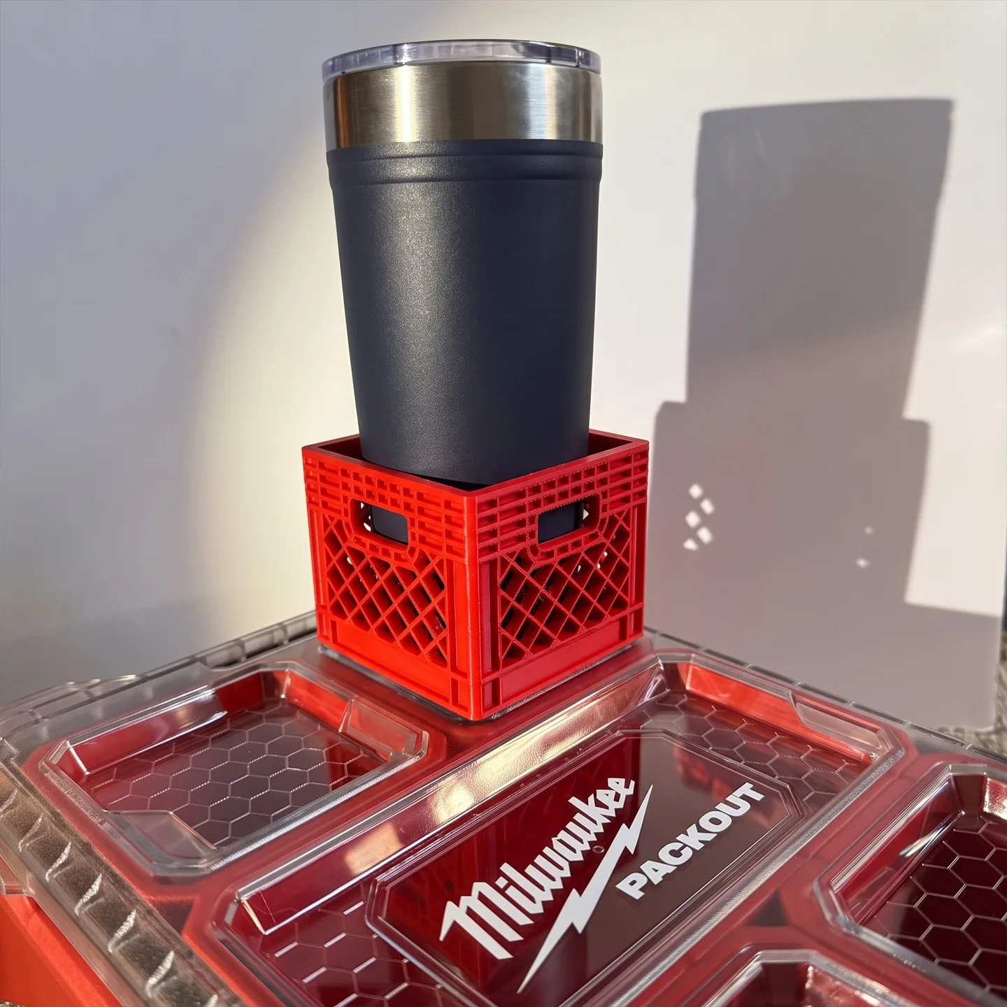 Zubehör: Vielseitige, abnehmbare Aufbewahrungsbox, die mit dem Milwaukee PACKOUT-System kompatibel ist. – Detail 7