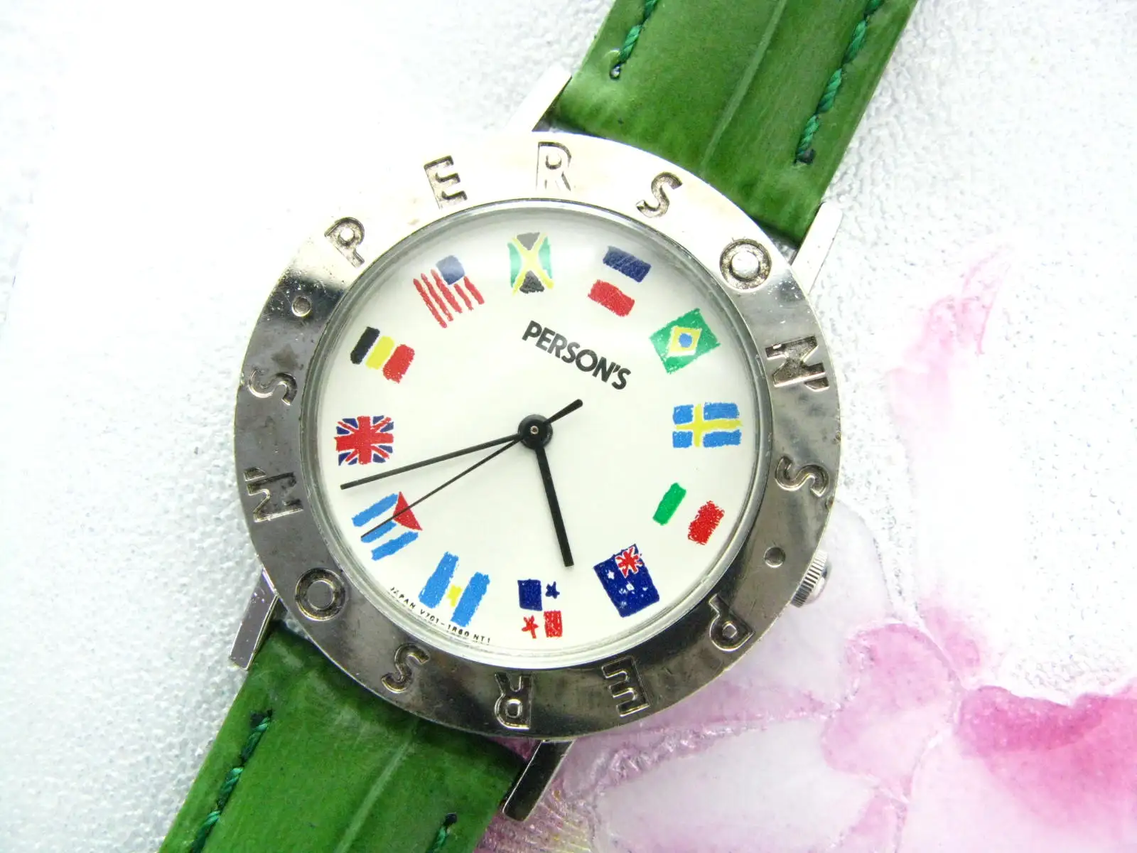 

“National flags of various countries” Second-hand Japanese person’s quartz watch UNISEX