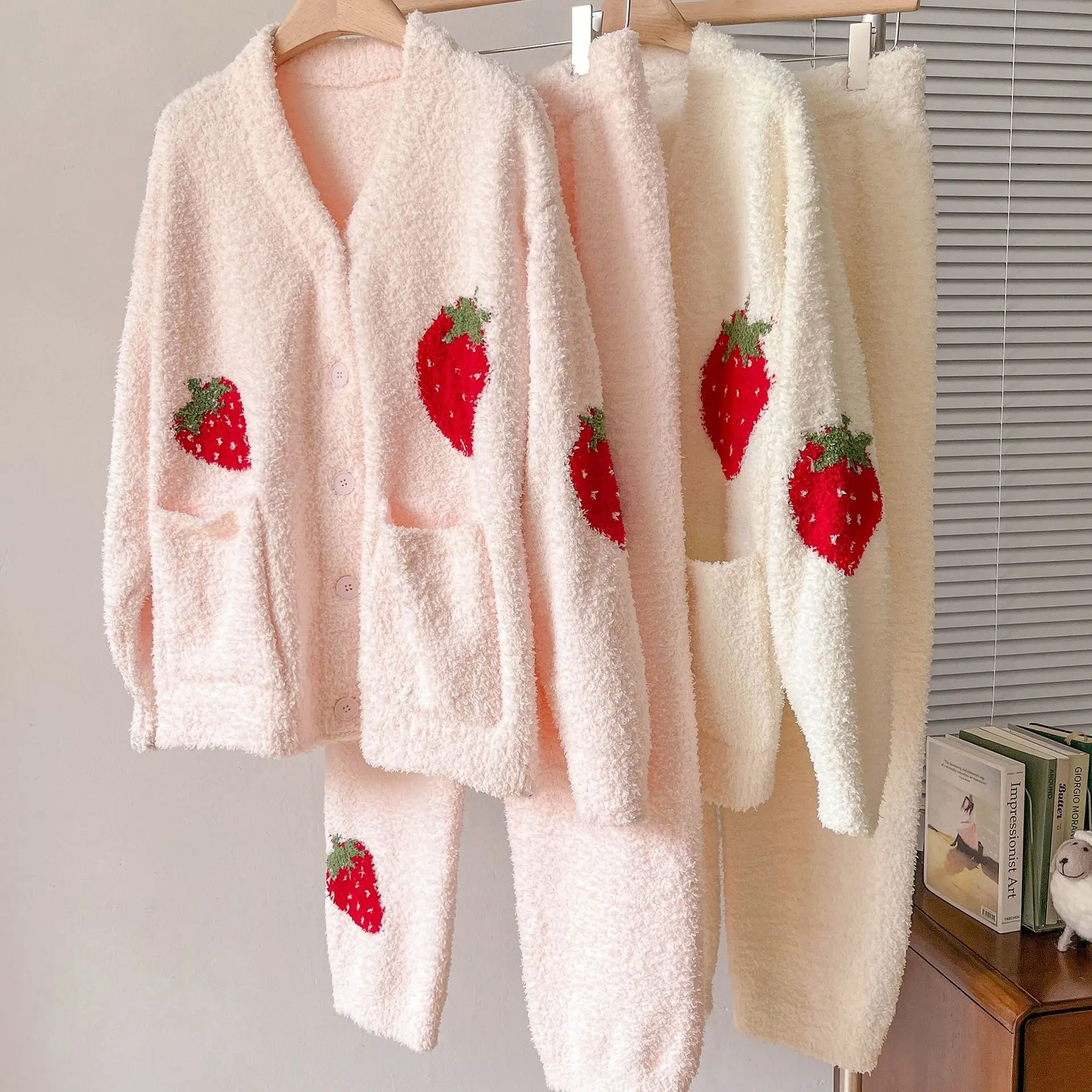 Coral Fleece Sleepwear Women V-Neck Button Cardigan Womens 2 Piece Outfit Set Sweet Printing Strawberries Pajamas Set