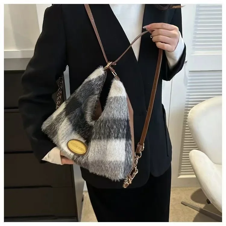 Faux Fur bolsa com detalhe cadeia, elegante sacola, chique e profissional