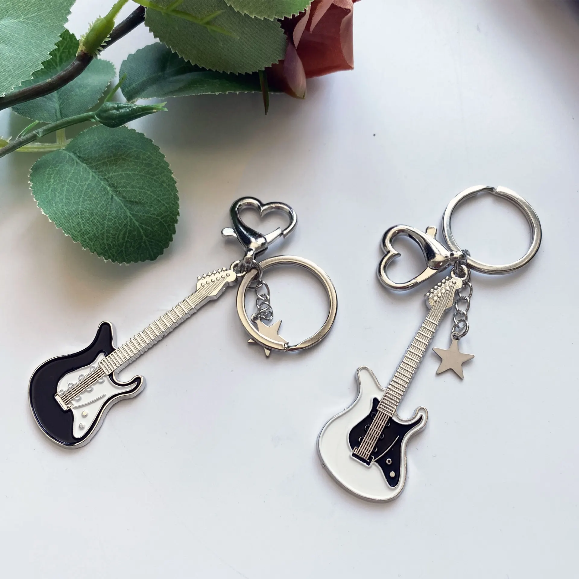 Y2k Guitar Love Heart Star Key Chain For Men Women Sweet Cool Trendy Fashion Pendant Keychain Rock Punk Vintage Accessories Gift