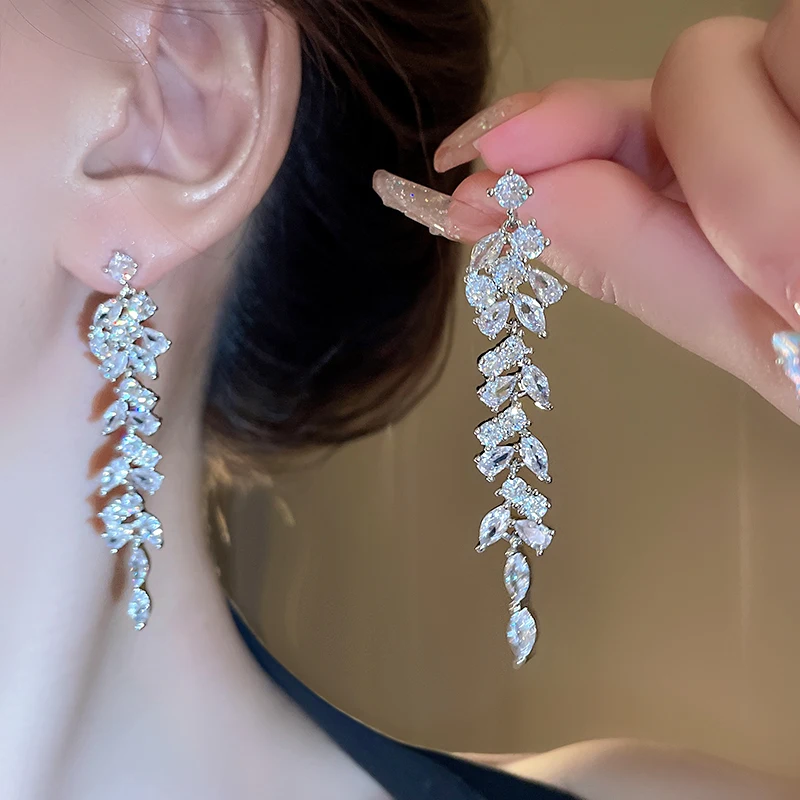 Exquisite Leaves Stud Earrings For Women Shiny Inlaid Rhinestone Ear Stud Magnificent Tassel Earrings Fashion Wedding Jewelry