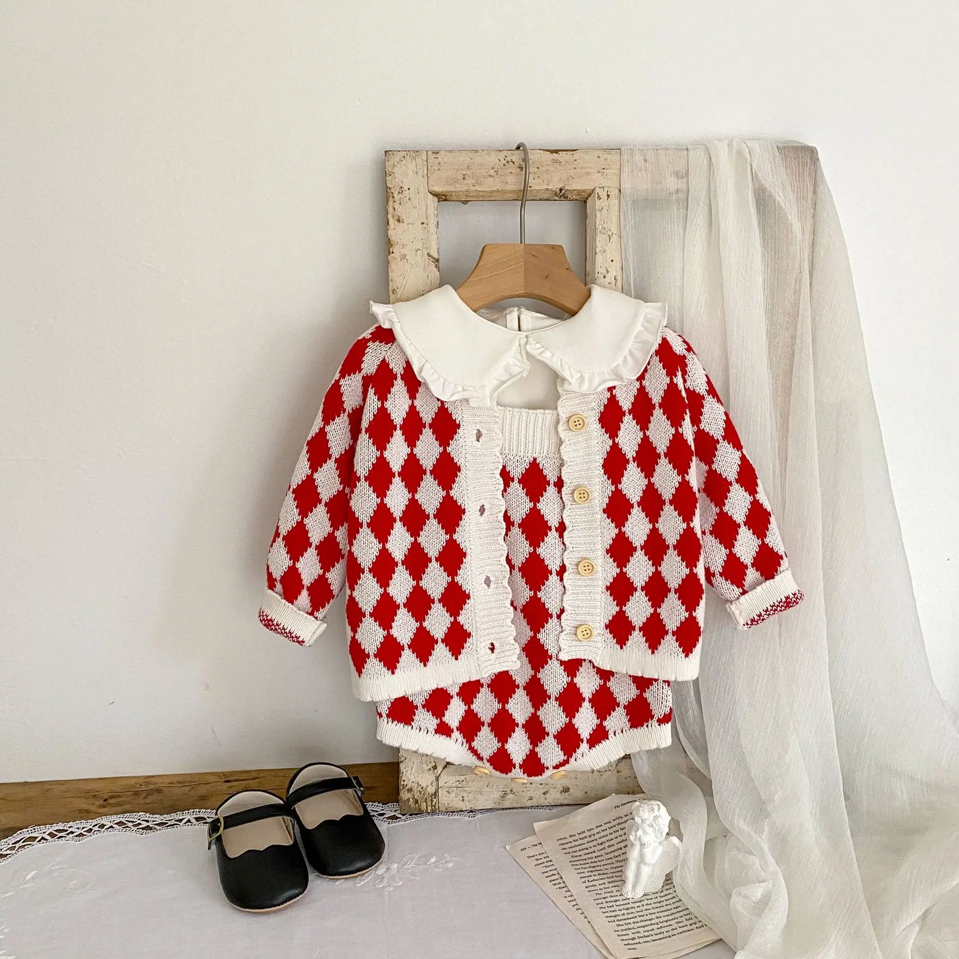 

Новая осенняя одежда для малышей 0-3 лет, модный вязаный кардиган + комбинезон с ромбовидной сеткой для маленьких девочек, продается отдельно